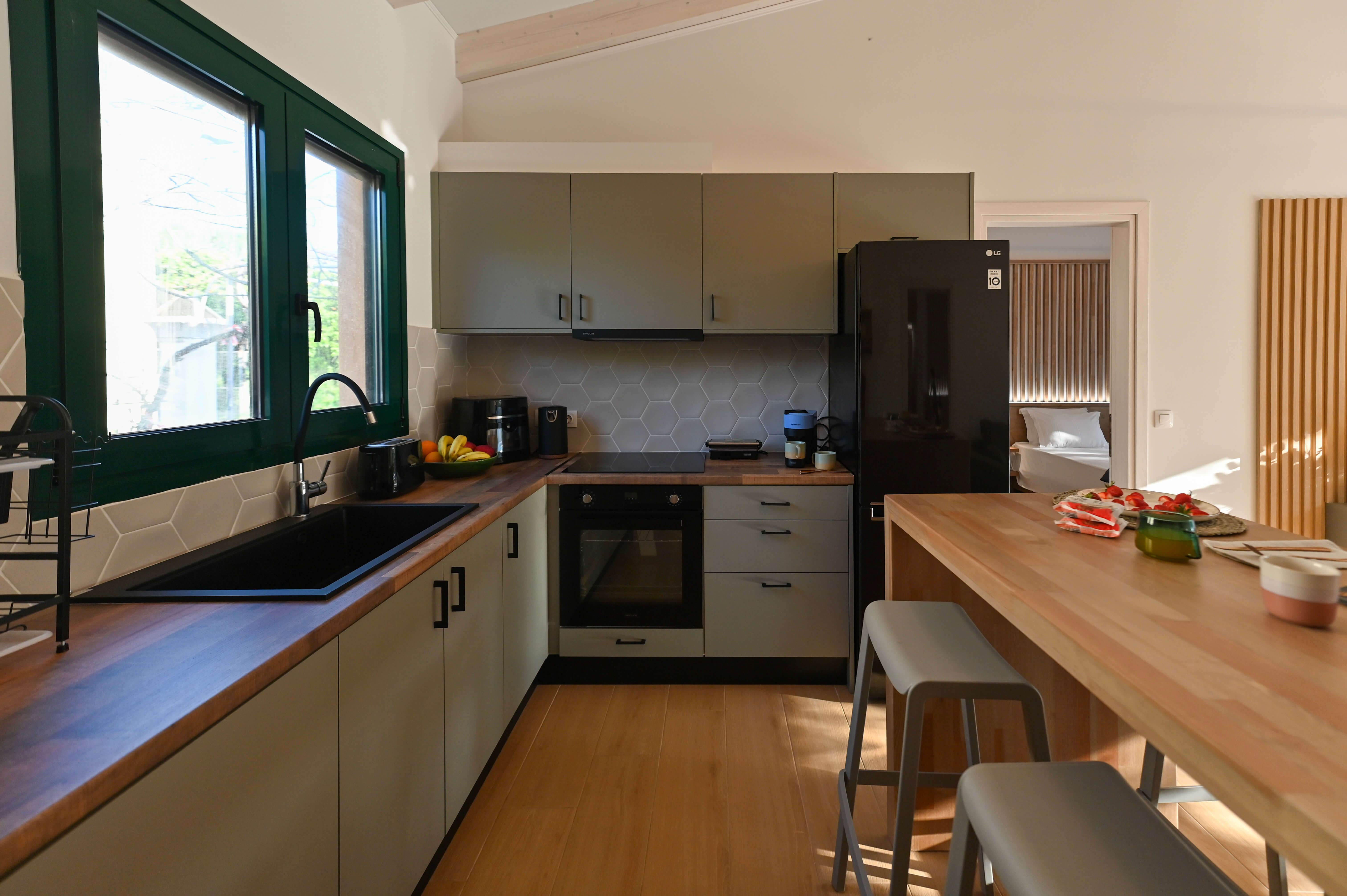 img/sliders 18-DSC_0200.jpg test